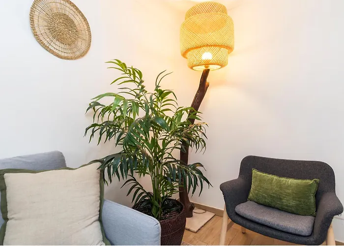 Delightful & Quirky With River Views